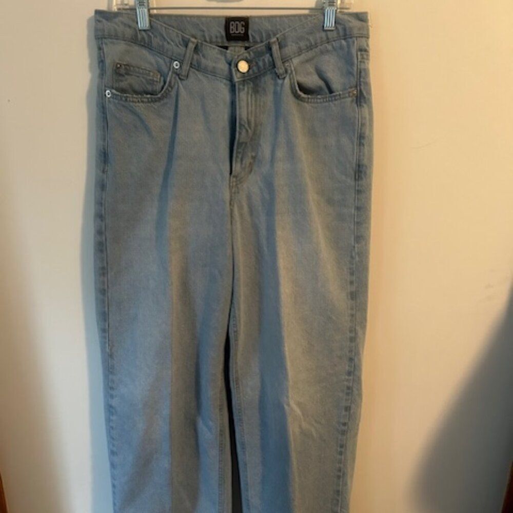 BDG Urban Outfitters Whitewash distressed Dipped V Flare denim jeans, size 31